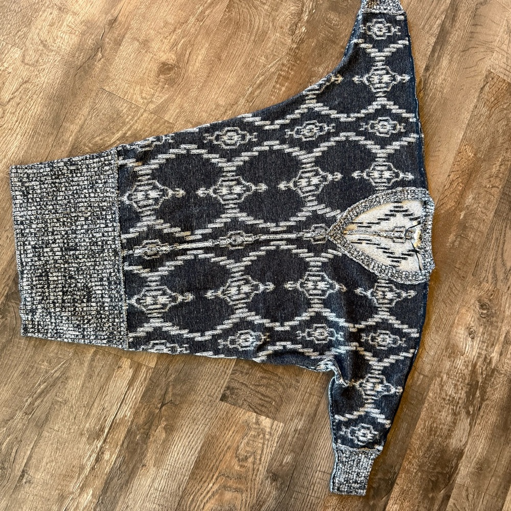 Stylish Black and Gray Patterned Sweater